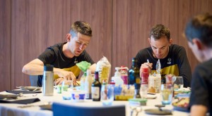 O que come um ciclista Jumbo-Visma durante uma Grande Volta