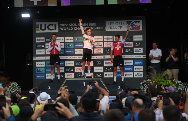 Samuel Gaze vence o Campeonato Mundial de Short Track 2022