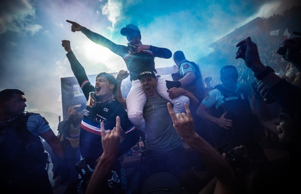 Höll y Bruni ganan el Mundial de DH 2022 ante un público completamente extasiado