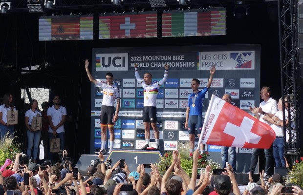 Nino Schurter consigue su 10º Campeonato del Mundo ante un imponente David Valero que se lleva la plata