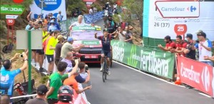 Carapaz maquilla su participación en La Vuelta con una formidable victoria