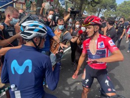 Carapaz completa sua participação na La Vuelta com uma vitória formidável