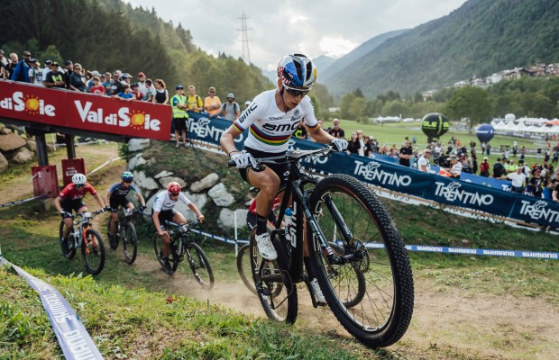 Pauline Ferrand-Prevot domina e vence a Copa do Mundo XCO Val di Sole 2022