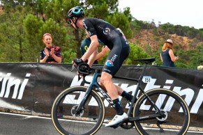 Evenepoel se defiende como gato panza arriba en la etapa reina de La Vuelta