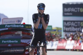 Evenepoel se defiende como gato panza arriba en la etapa reina de La Vuelta