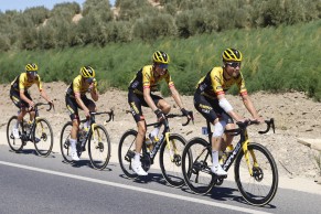 Evenepoel se defiende como gato panza arriba en la etapa reina de La Vuelta