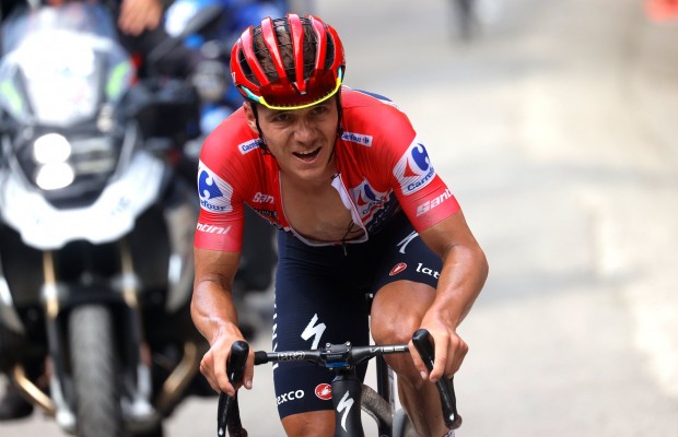 Evenepoel se defiende como gato panza arriba en la etapa reina de La Vuelta