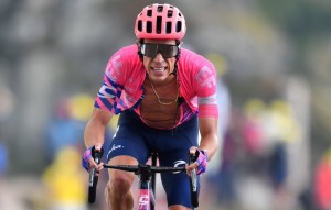 Rigoberto Urán vence el día en que La Vuelta lamenta el abandono de Roglic