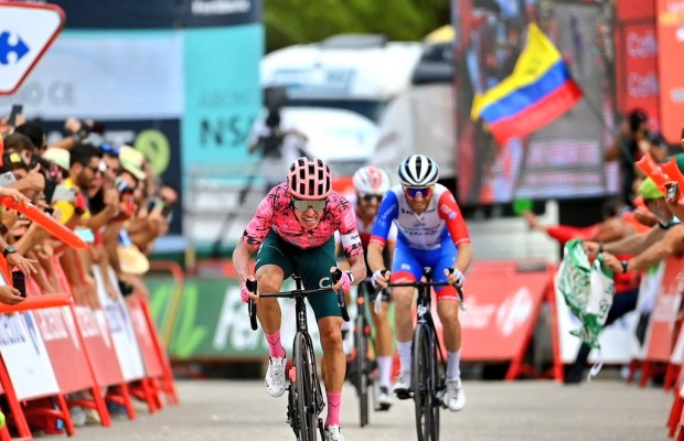Rigoberto Urán vence el día en que La Vuelta lamenta el abandono de Roglic