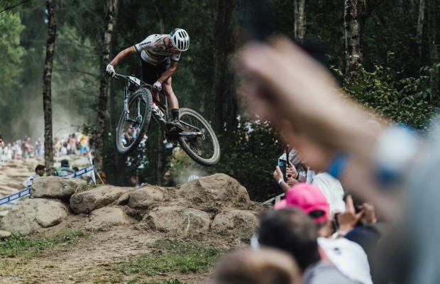 7 minutos de vídeo com o melhor da última Copa do Mundo XCO 2022, em Val di Sole