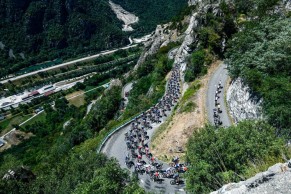 Diferenças entre como um profissional e um amador escalam uma subida