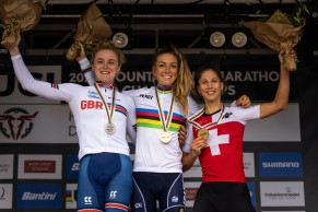 Pauline ganha sua terceira camisa arco-íris e Gaze surpreende no Campeonato Mundial de XCM