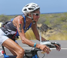 Como a idade afeta o desempenho e a recuperação?