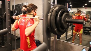 Como a idade afeta o desempenho e a recuperação?