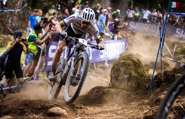 Schurter deixa escapar passador do novo grupo SRAM AXS