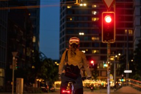 Nuevo SCOTT La Mokka Plus Sensor, un casco urbano con luz y sensor de movimiento