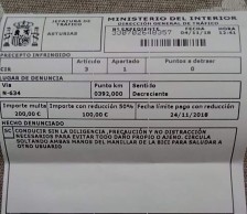 Multado con 200 € por soltar su manillar para saludar a otro ciclista