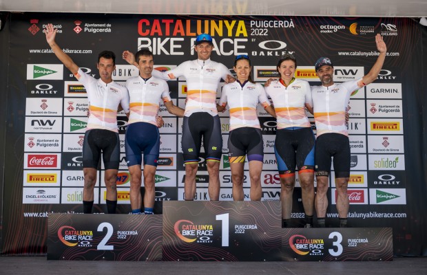 Tiago Ferreira y Vera Looser ganan la Catalunya Bike Race by OAKLEY 2022