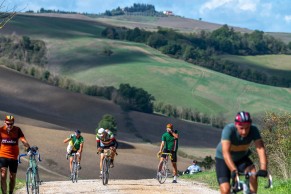 Juan Ayuso retrocede en el tiempo