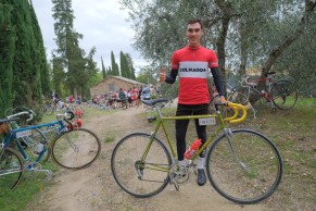 Juan Ayuso retrocede en el tiempo