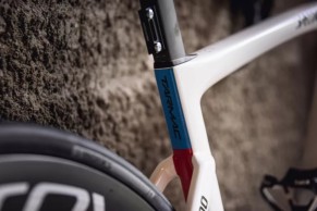 Evenepoel debuts the rainbow jersey on his S-Works Tarmac SL7