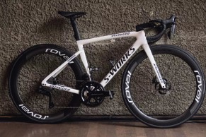 Evenepoel debuts the rainbow jersey on his S-Works Tarmac SL7