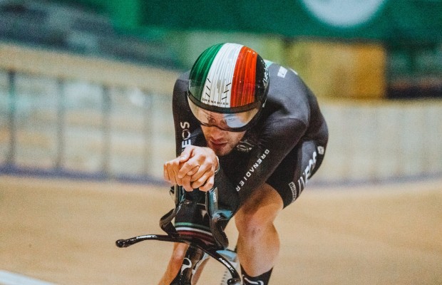 Filippo Ganna bate o recorde da hora