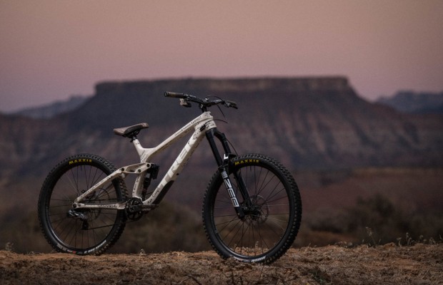 Semenuk aposta na 26" e um garfo simples para Red Bull Rampage