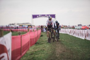 Eli Iserbyt domina el inicio de la Copa del Mundo CX