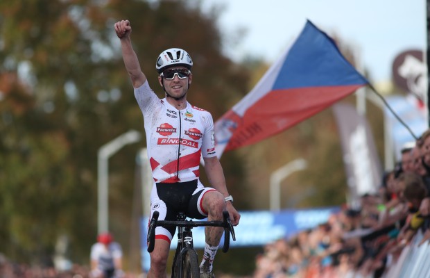 Eli Iserbyt domina el inicio de la Copa del Mundo CX