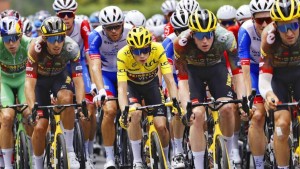 El Jumbo-Visma quiere aprender cómo el Manchester gestiona a Ronaldo