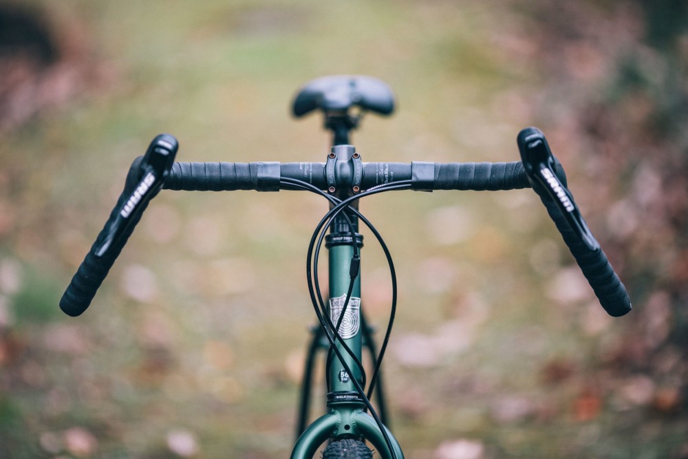 How to correctly place the levers on your road bike