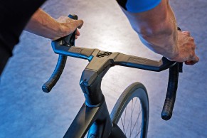 How to correctly place the levers on your road bike