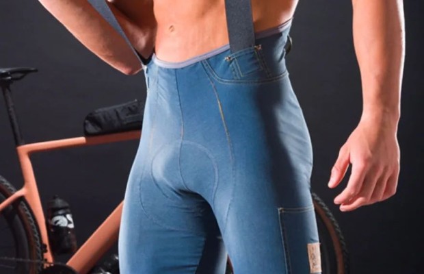 Um bretelle de tecido “jeans” poderia chegar ao pelotão profissional