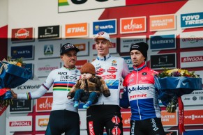 A recuperação meteórica de Pidcock não lhe valeu a vitória, Vanthourenhout vence em Overijse