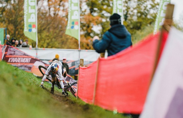 Pidcock admits he faces disadvantage compared to Van der Poel and Van Aert