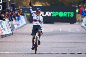 Pidcock wins and Van der Poel suffers a hard crash in the Superprestige CX in Boom