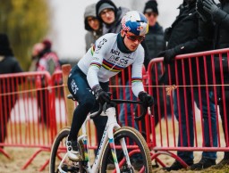 Van der Poel takes the CX World Cup in Antwerp with a great victory