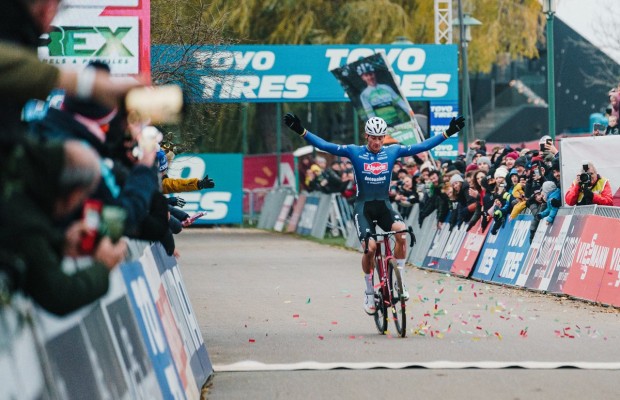 Van der Poel takes the CX World Cup in Antwerp with a great victory
