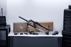 Il est possible d'acquérir séparément le système révolutionnaire RockShox Flight Attendant