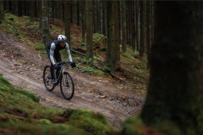 A Gravel em carbono chega à Decathlon com a nova Riverside GCR