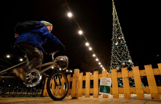Em Budapeste acendem as luzes de Natal pedalando
