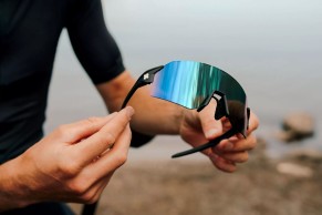 INEOS troca óculos Oakley por Sungod