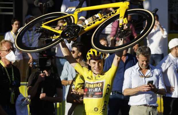 A Jumbo-Visma está leiloando as bicicletas com que competiu em 2022