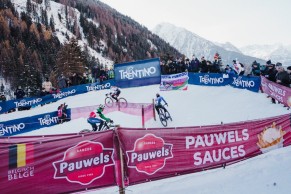 Vanthourenhout wins in Val di Sole against a Van der Poel far from his pace