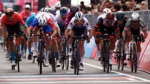 Cavendish ficha por Astana