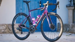 New Specialized integrated handlebars seen on Lorena Wiebes's Tarmac