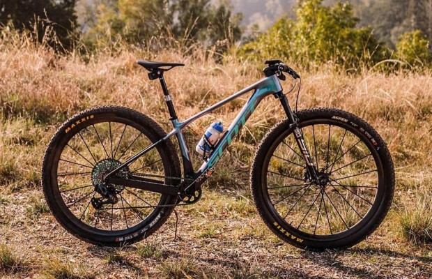 Em detalhes a nova SCOTT Scale 2023 de Kate Courtney