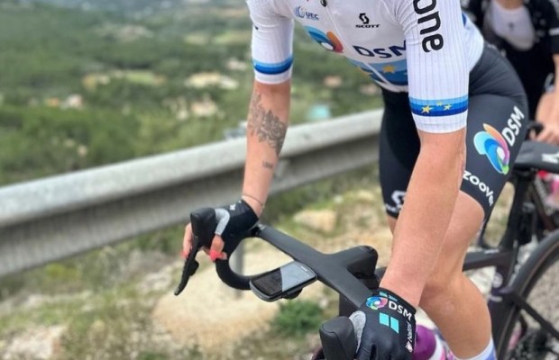 Novo guidão integrado Specialized visto na Tarmac de Lorena Wiebes