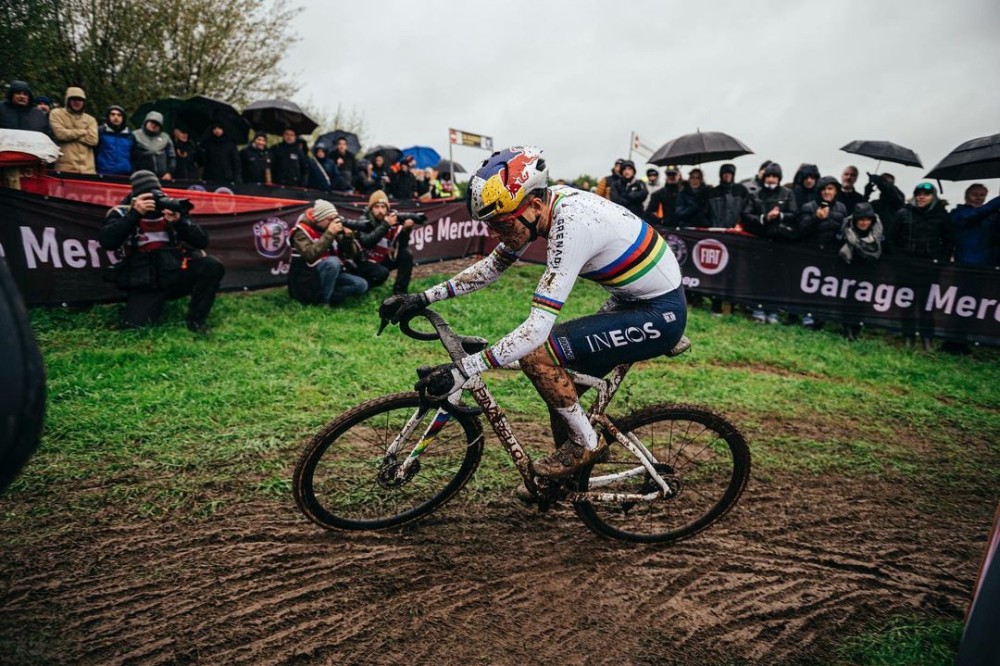 Pidcock, Van Aert y Van der Poel se dan cita hoy en el Exact Cross Mol